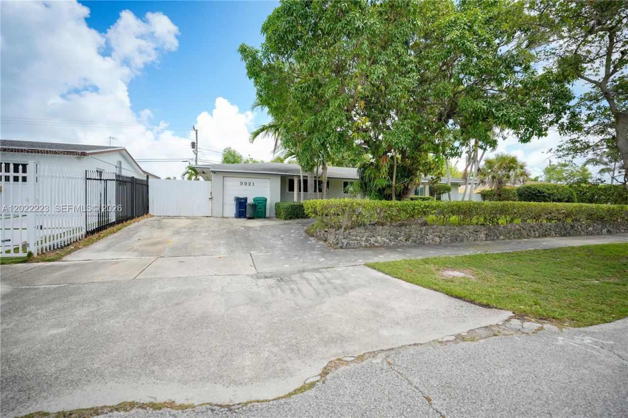9921 SW 165th Ter , Miami, FL 33157 Photo