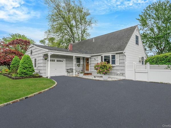 40 Mark Drive , Holbrook, NY 11741
