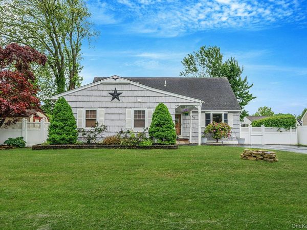 40 Mark Drive , Holbrook, NY 11741
