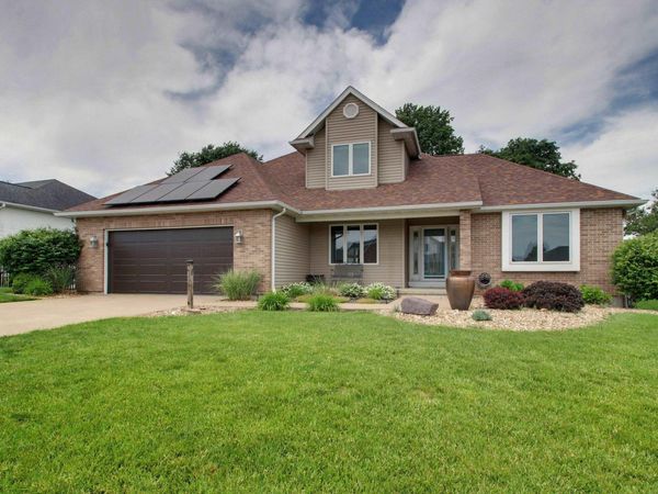 1300 Cadbury Ridge, Quincy, IL 62305