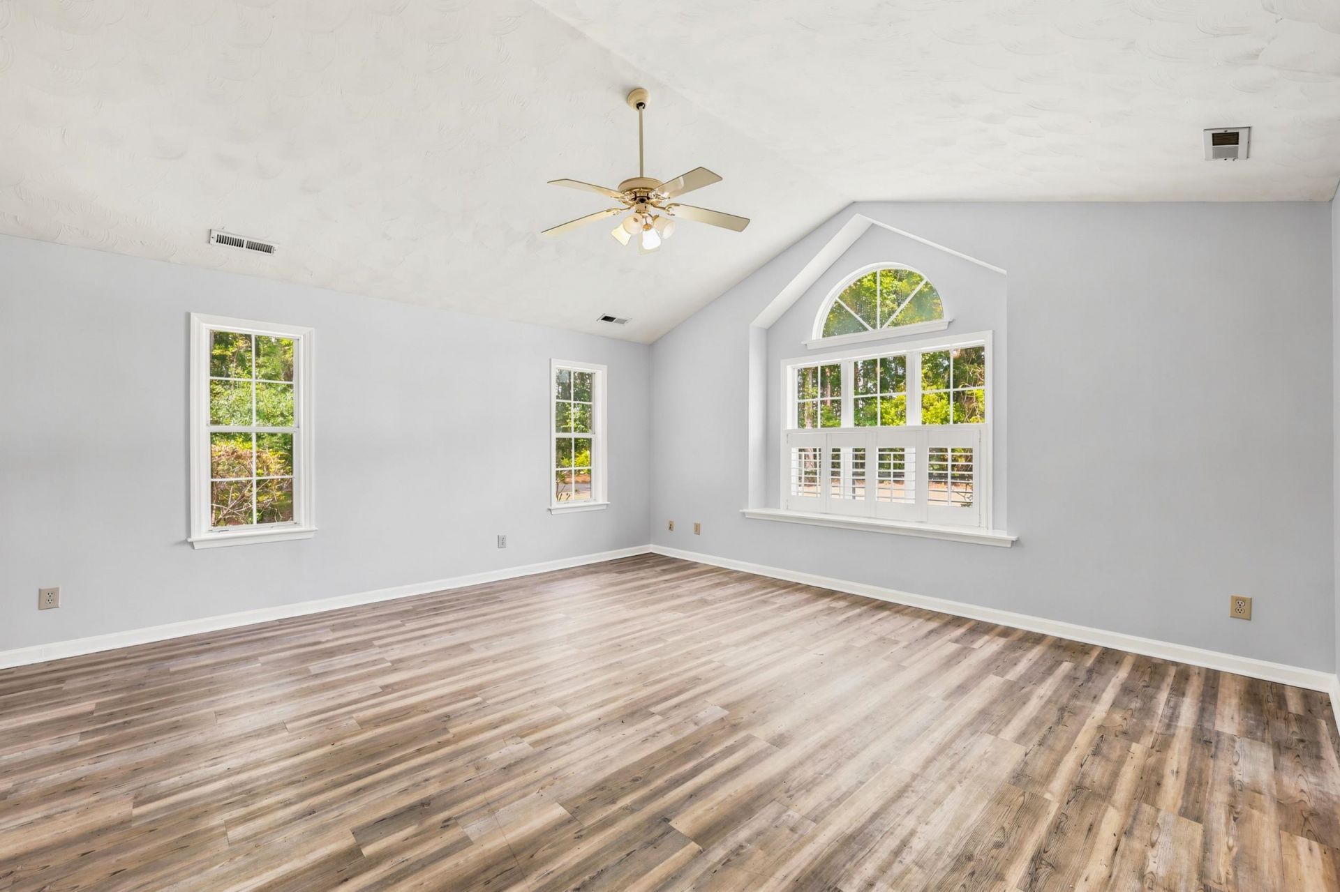 261 Gateway Dr.  Photo 10