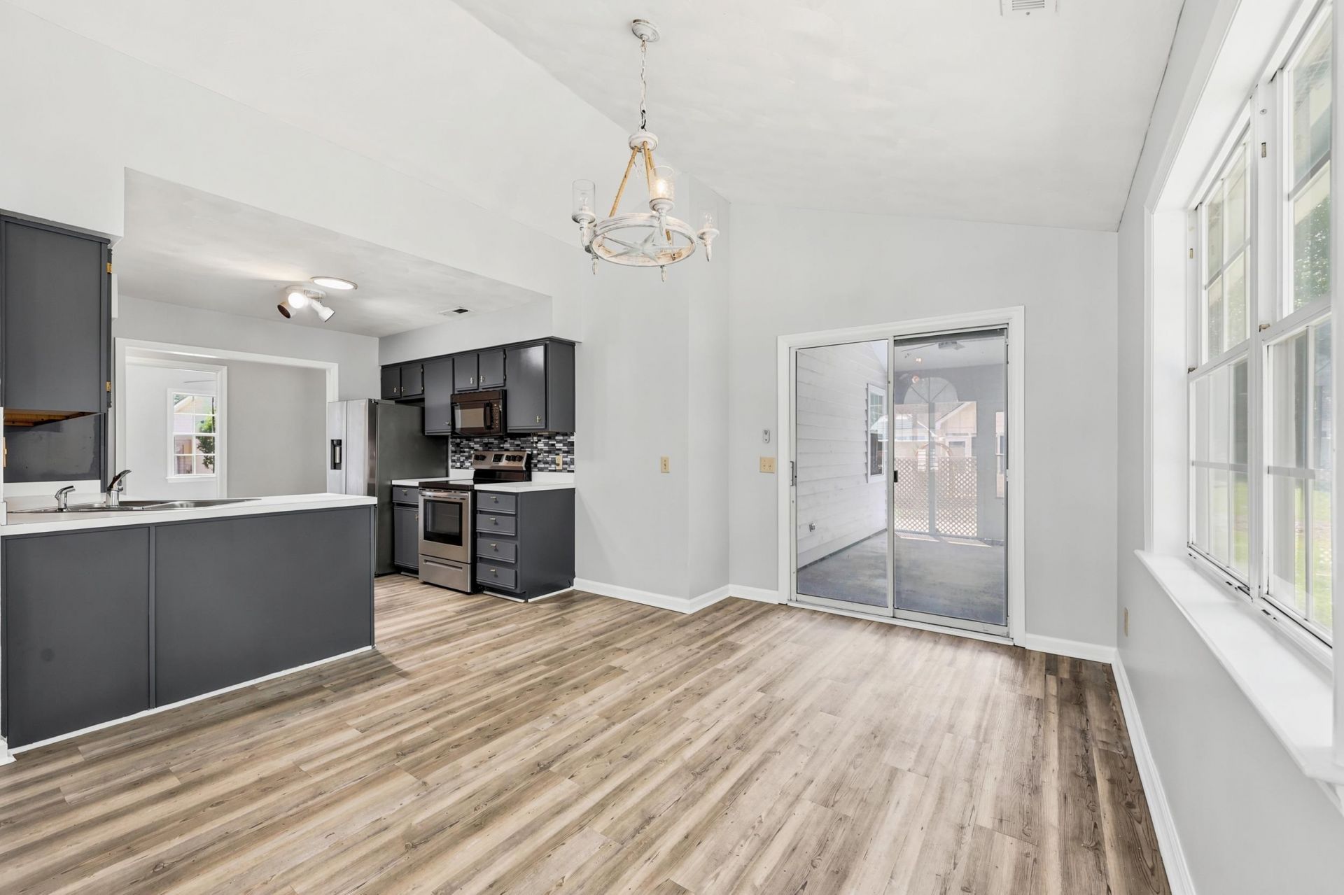 261 Gateway Dr.  Photo 11