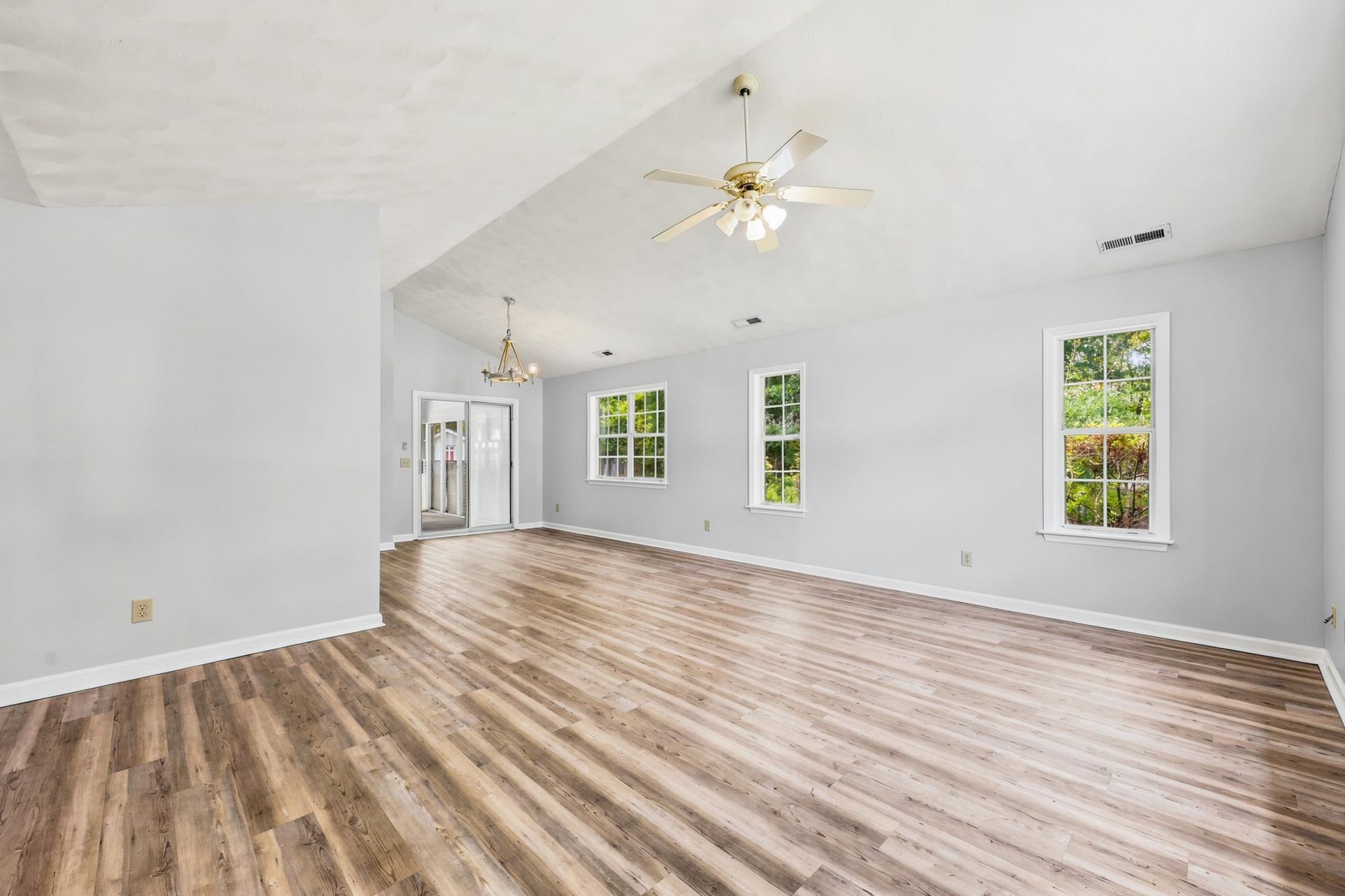 261 Gateway Dr.  Photo 6