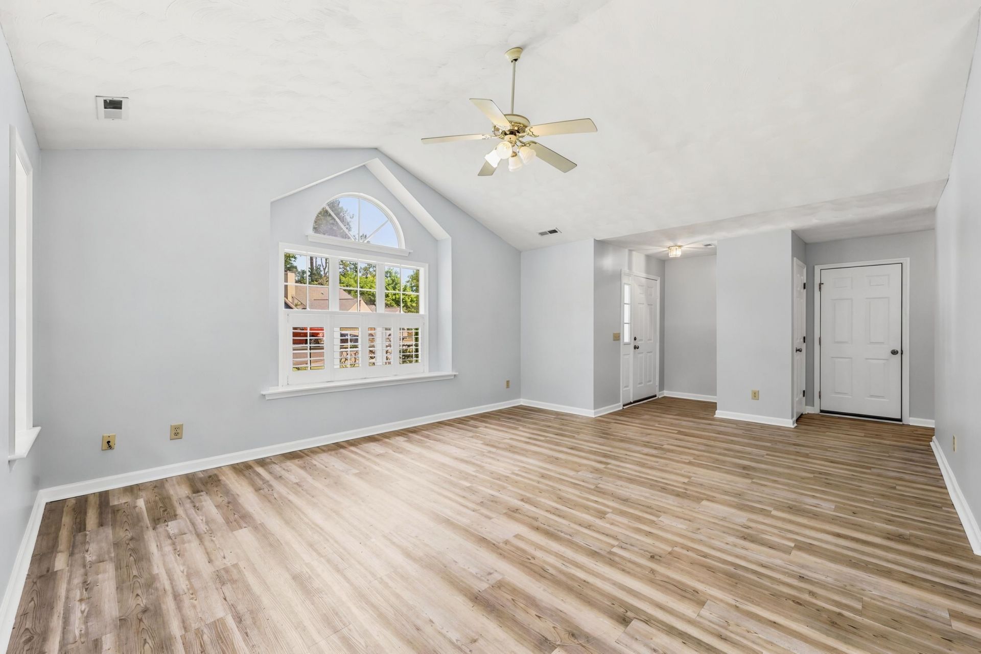 261 Gateway Dr.  Photo 7
