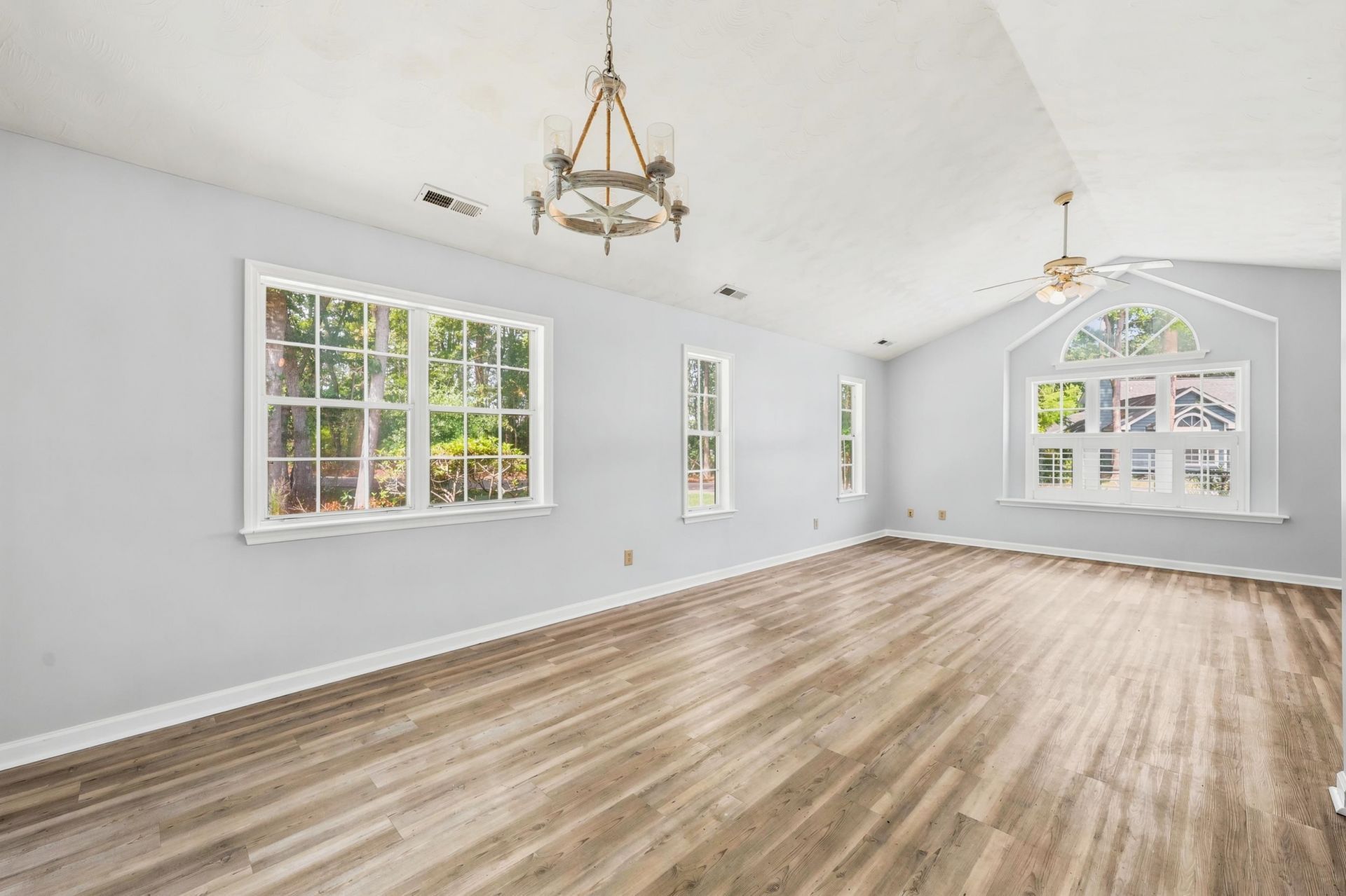261 Gateway Dr.  Photo 8