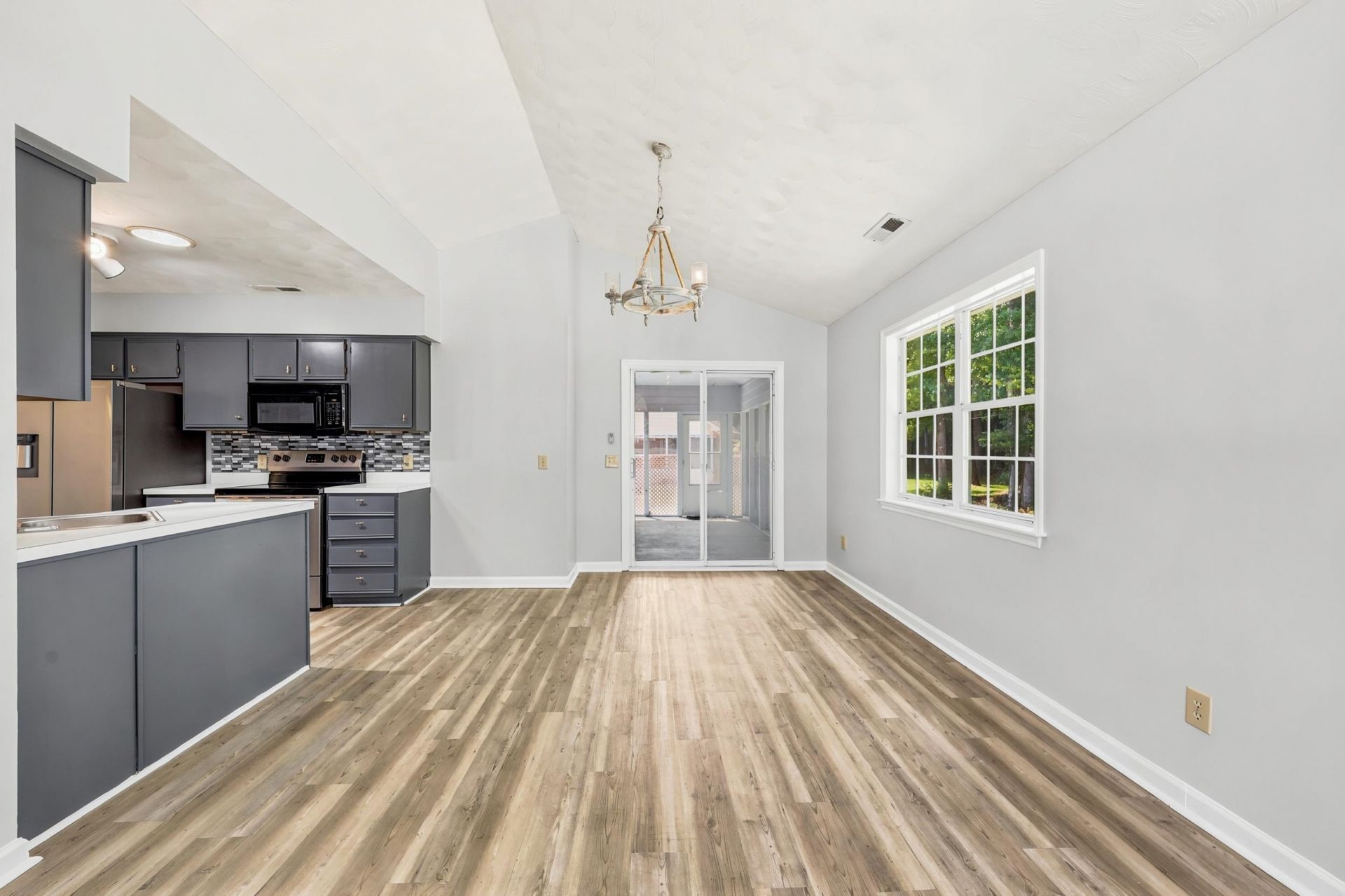 261 Gateway Dr.  Photo 9