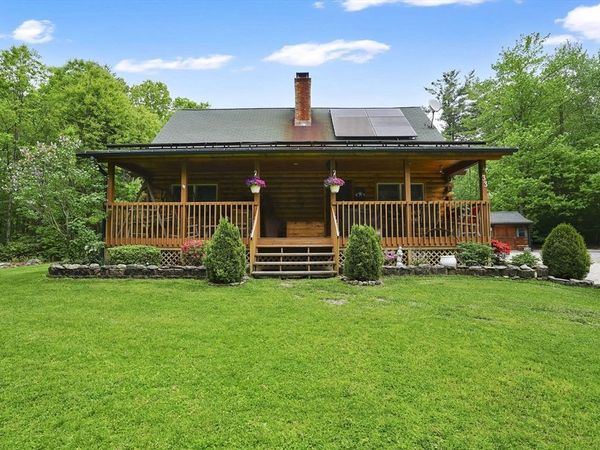 33 South Street, Blandford, MA 01008