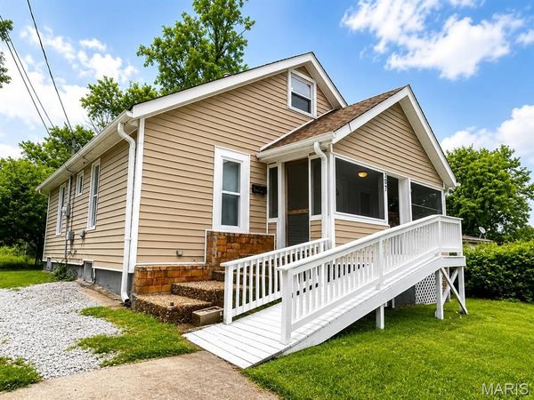 307 Alsobrook Street, Kirkwood, MO 63122