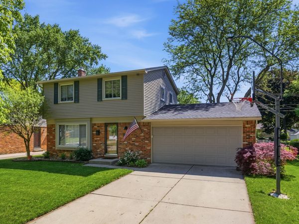 10052 Wolfriver Drive, Plymouth, MI 48170