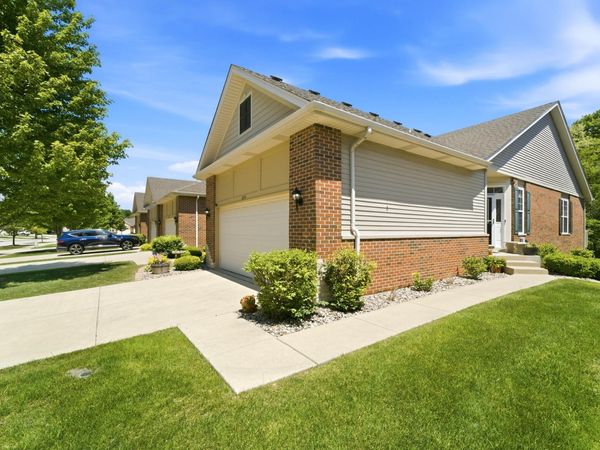 8745 Forest Glen Court, St. John, IN 46373