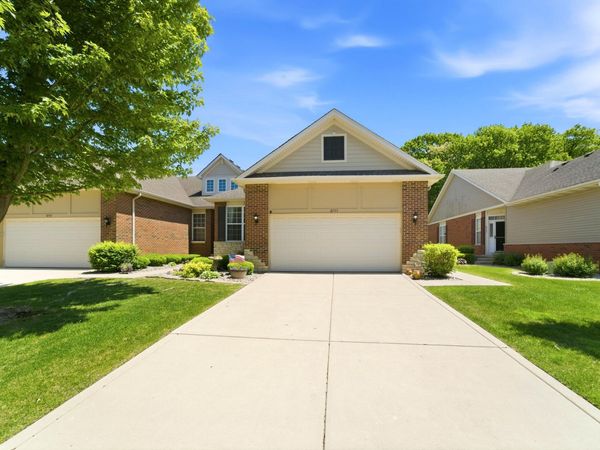 8745 Forest Glen Court, St. John, IN 46373