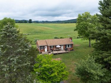 7827 N LEE HWY, RAPHINE, VA 24472