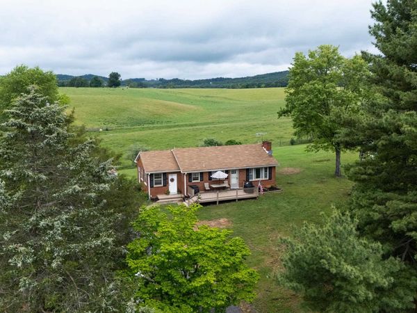 7827 N LEE HWY, RAPHINE, VA 24472
