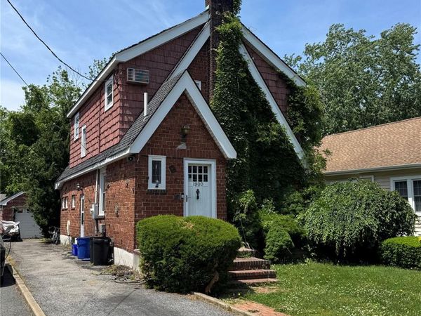 1900 Carleton Place, Baldwin, NY 11510
