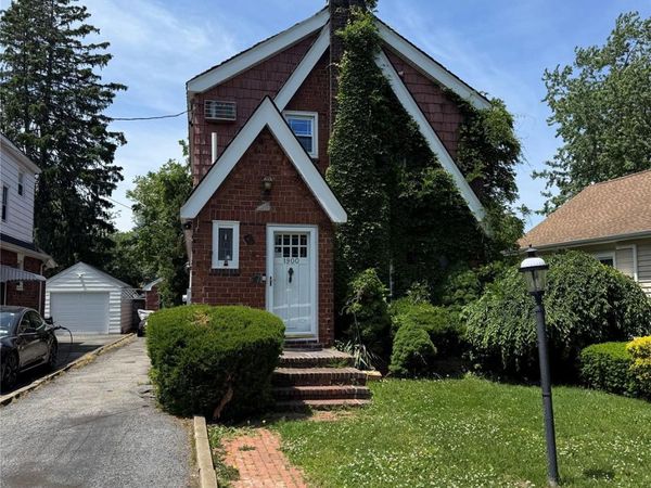 1900 Carleton Place, Baldwin, NY 11510