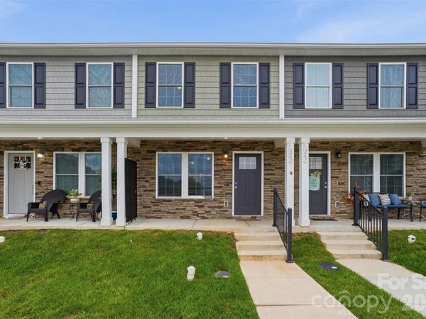 1629 Oak Leaf Drive , Hickory, NC 28601