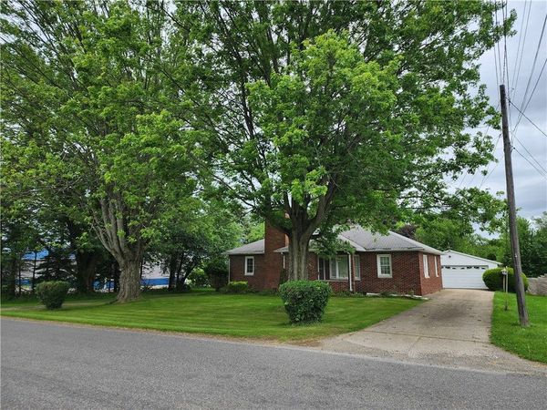 907 Arlington Dr, Greenville, PA 16125