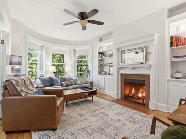 1896 Beacon St, Unit 3, Brookline, MA 02445