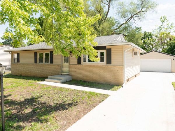 2261 Robinson DRIVE, Beloit, WI 53511