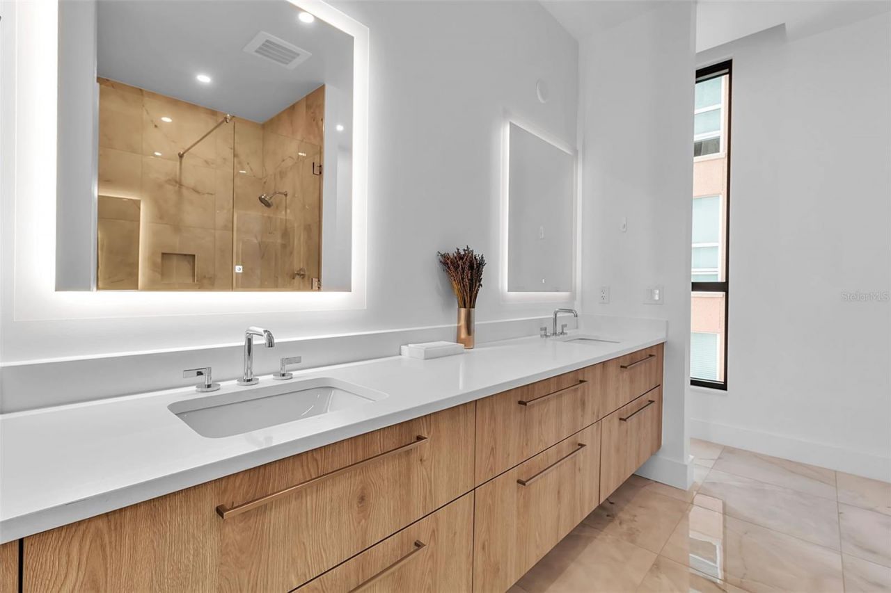 33 S Palm Avenue, Unit 701, Sarasota, FL 34236 Photo