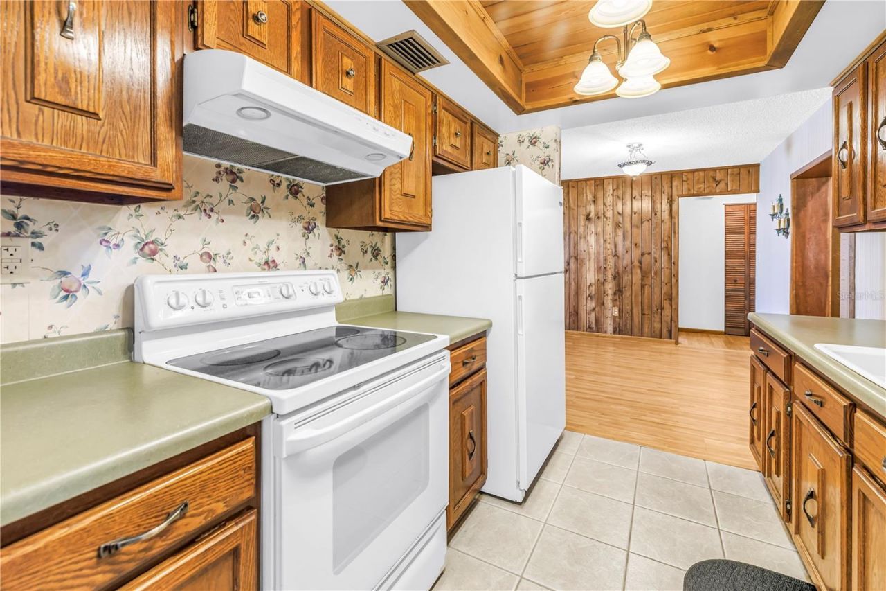 10657 Del Prado Drive E, Largo, FL 33774 Photo