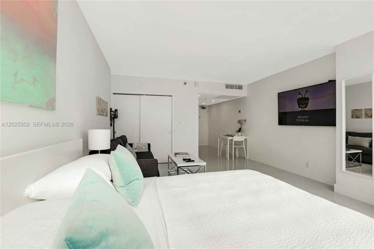 5445 Collins Ave, Unit 1203, Miami Beach, FL 33140 Photo