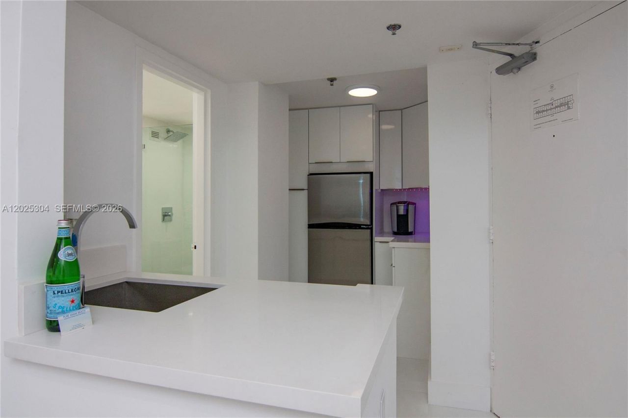 5445 Collins Ave, Unit 1730, Miami Beach, FL 33140 Photo
