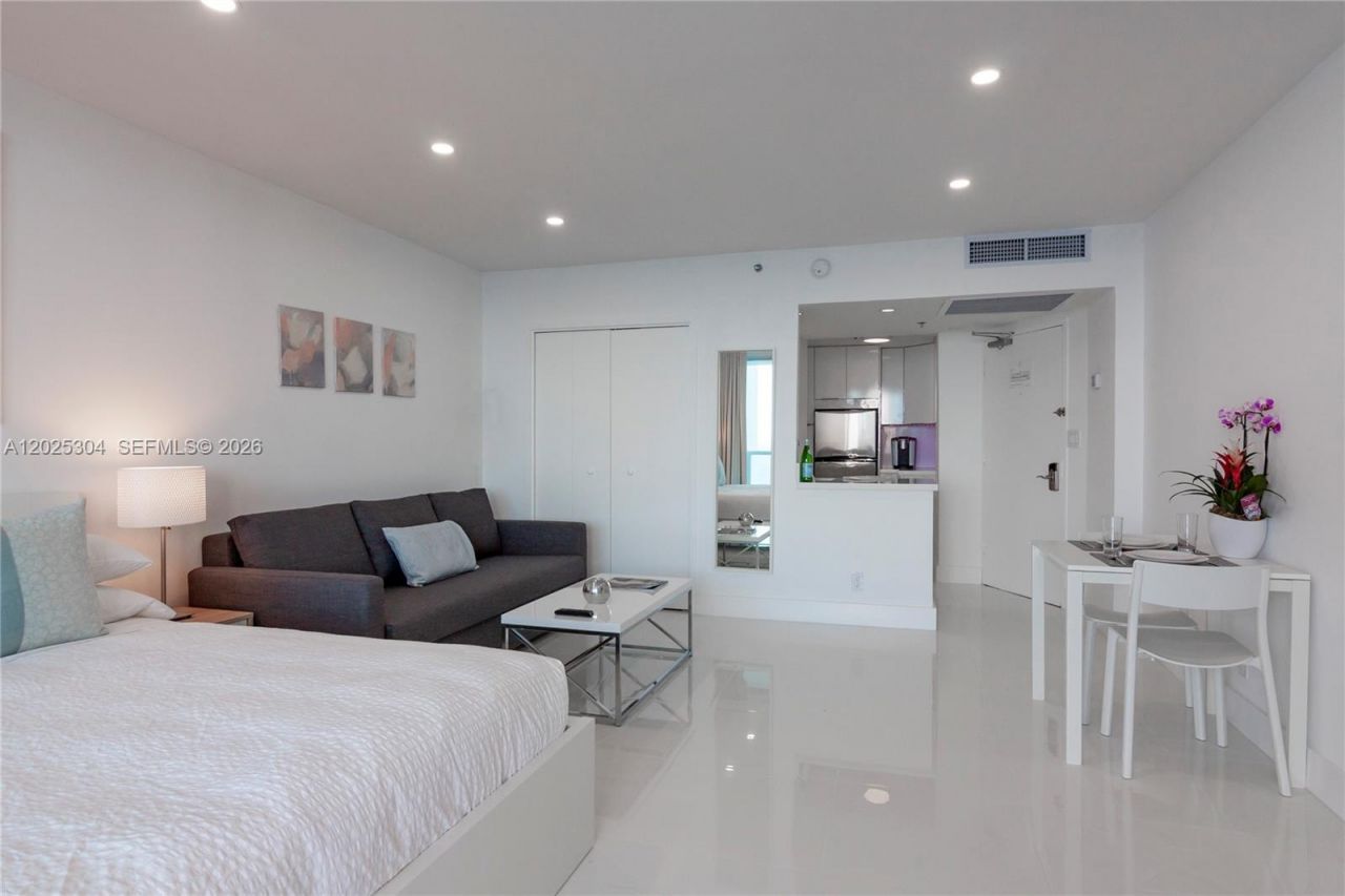 5445 Collins Ave, Unit 1730, Miami Beach, FL 33140 Photo
