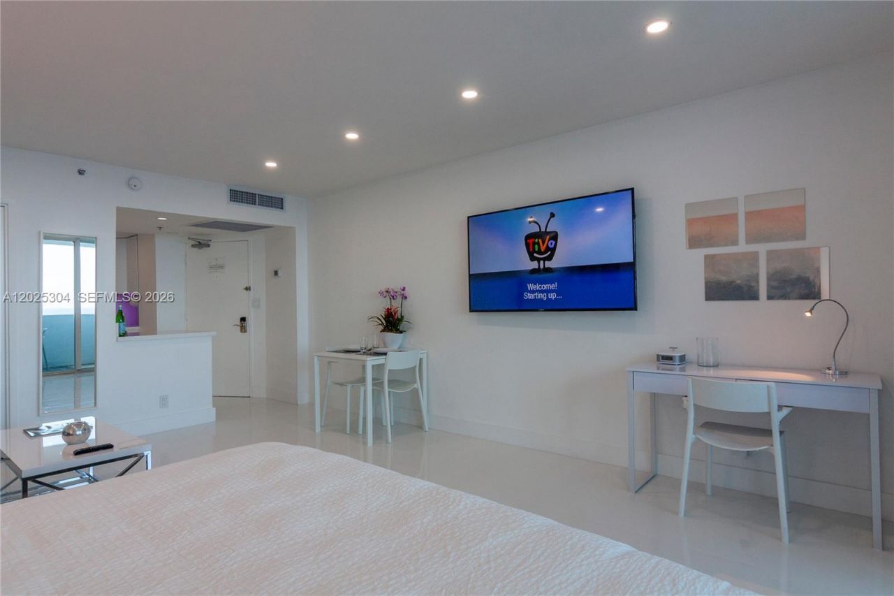 5445 Collins Ave, Unit 1730, Miami Beach, FL 33140 Photo
