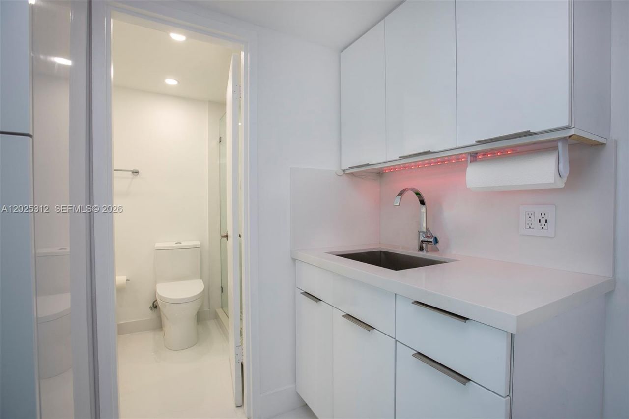 5445 Collins Ave, Unit 1232, Miami Beach, FL 33140 Photo
