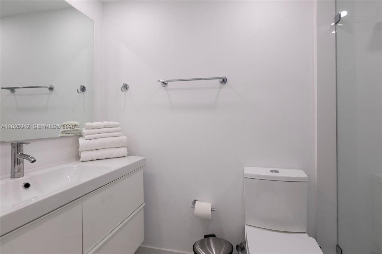 5445 Collins Ave, Unit 1232, Miami Beach, FL 33140 Photo