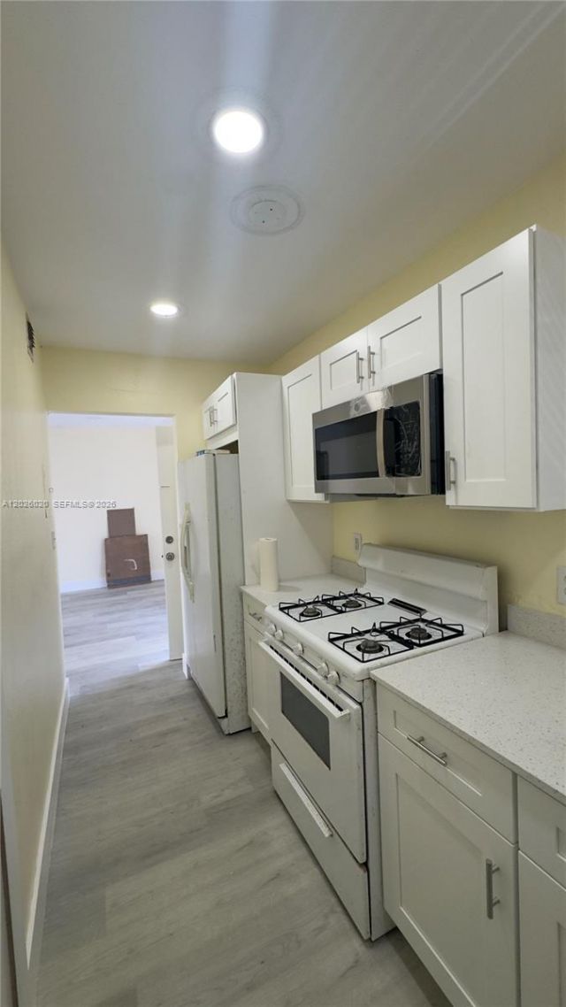12890 NE 8th Ave , Unit 302, North Miami, FL 33161 Photo
