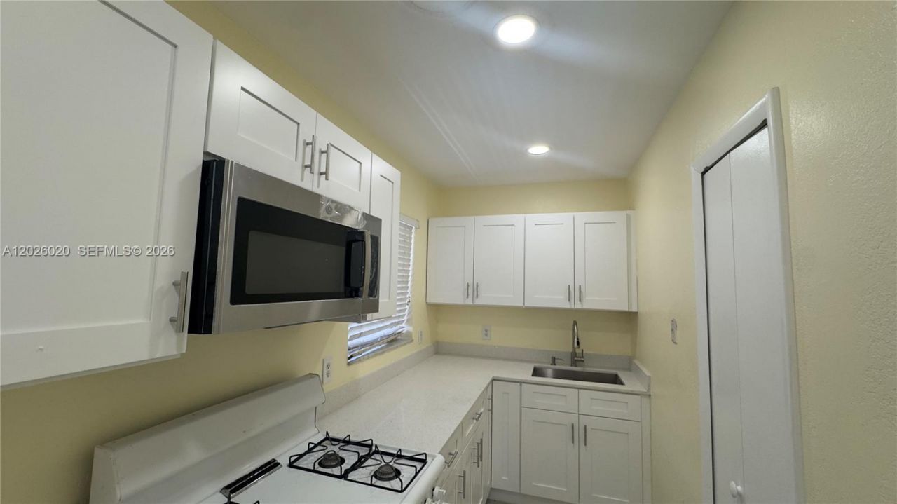 12890 NE 8th Ave , Unit 302, North Miami, FL 33161 Photo
