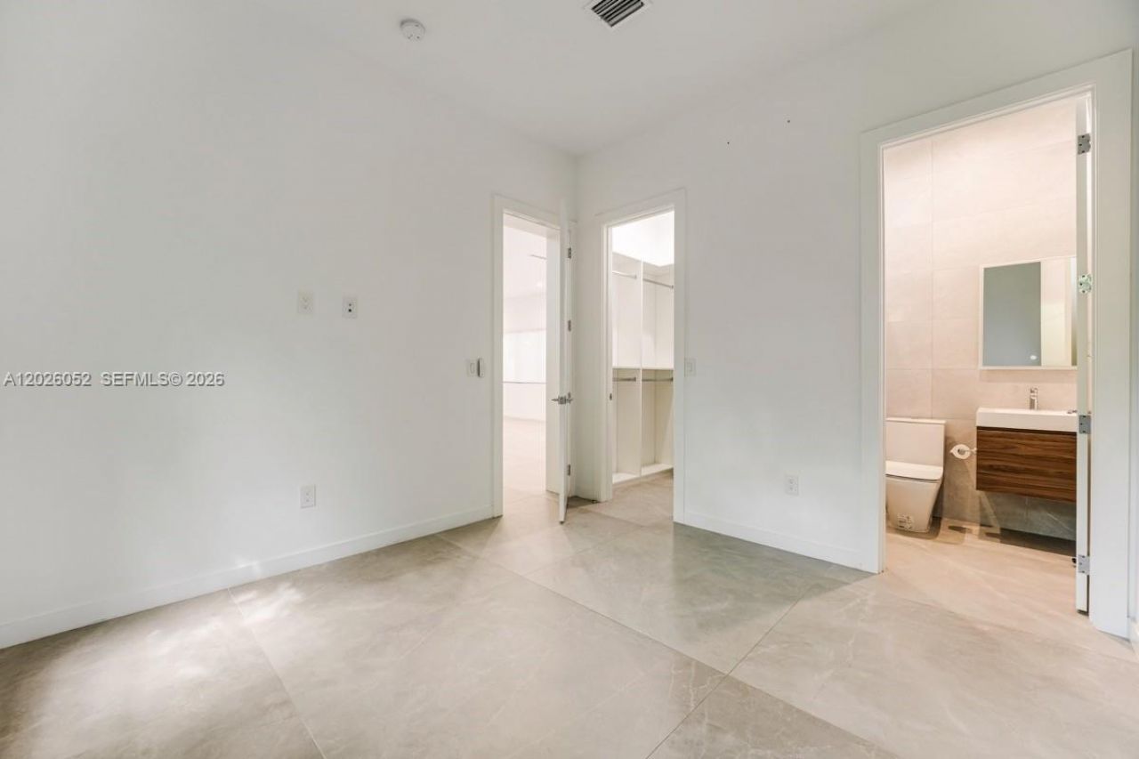 3741 Kumquat Ave, Miami, FL 33133 Photo