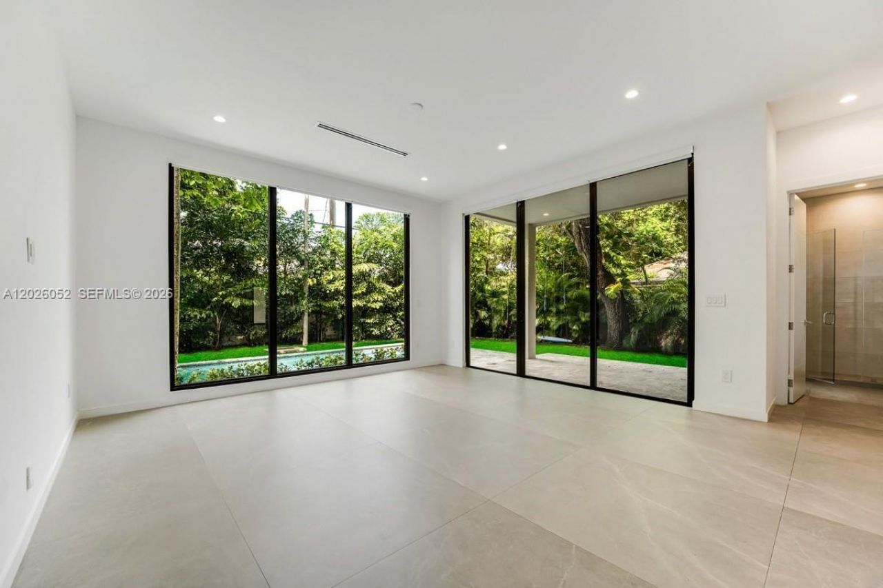 3741 Kumquat Ave, Miami, FL 33133 Photo