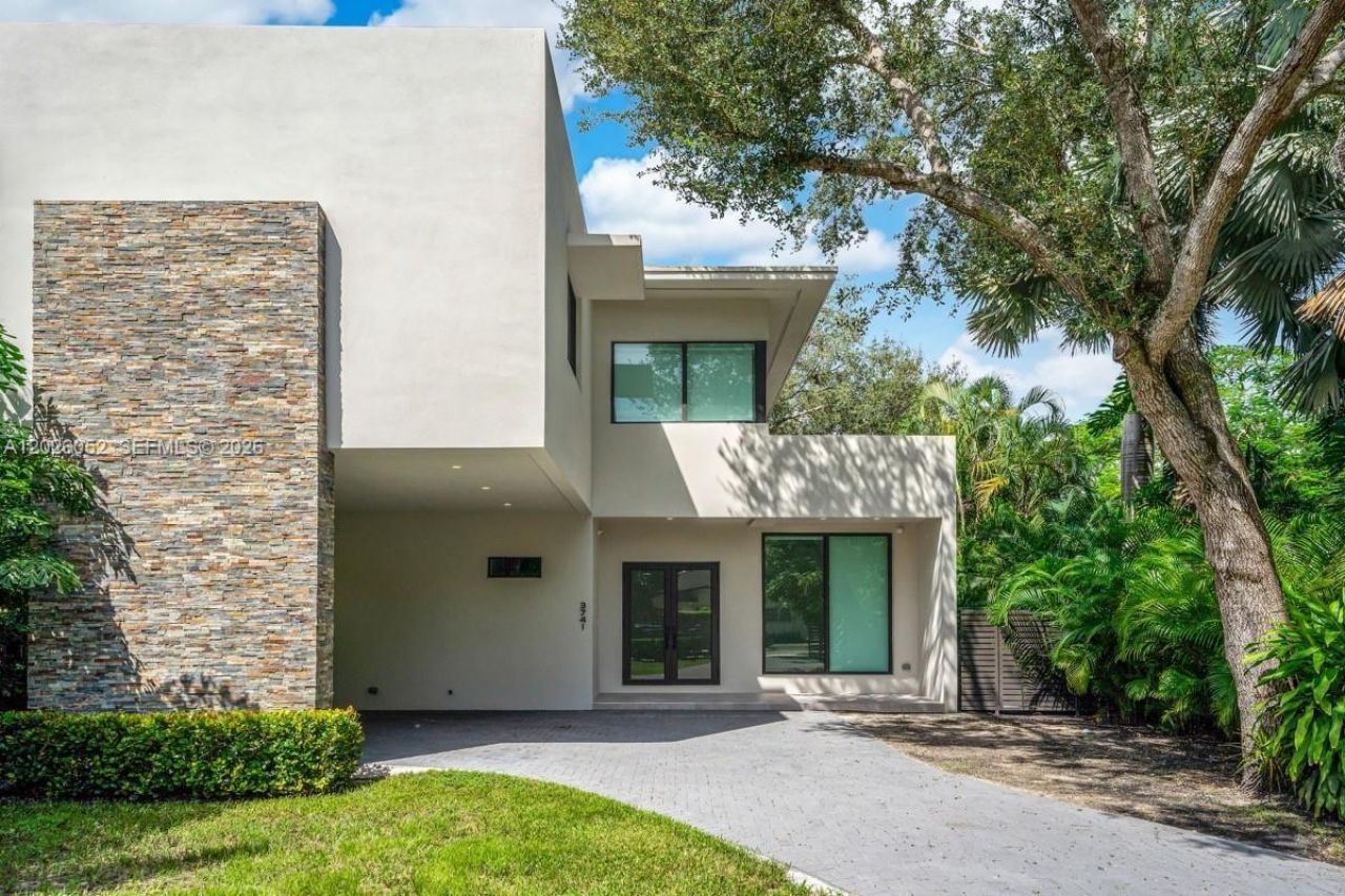 3741 Kumquat Ave, Miami, FL 33133 Photo