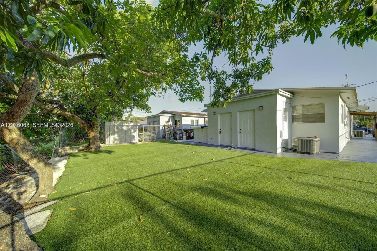 896 E 22nd St , Unit 898, Hialeah, FL 33013 Photo