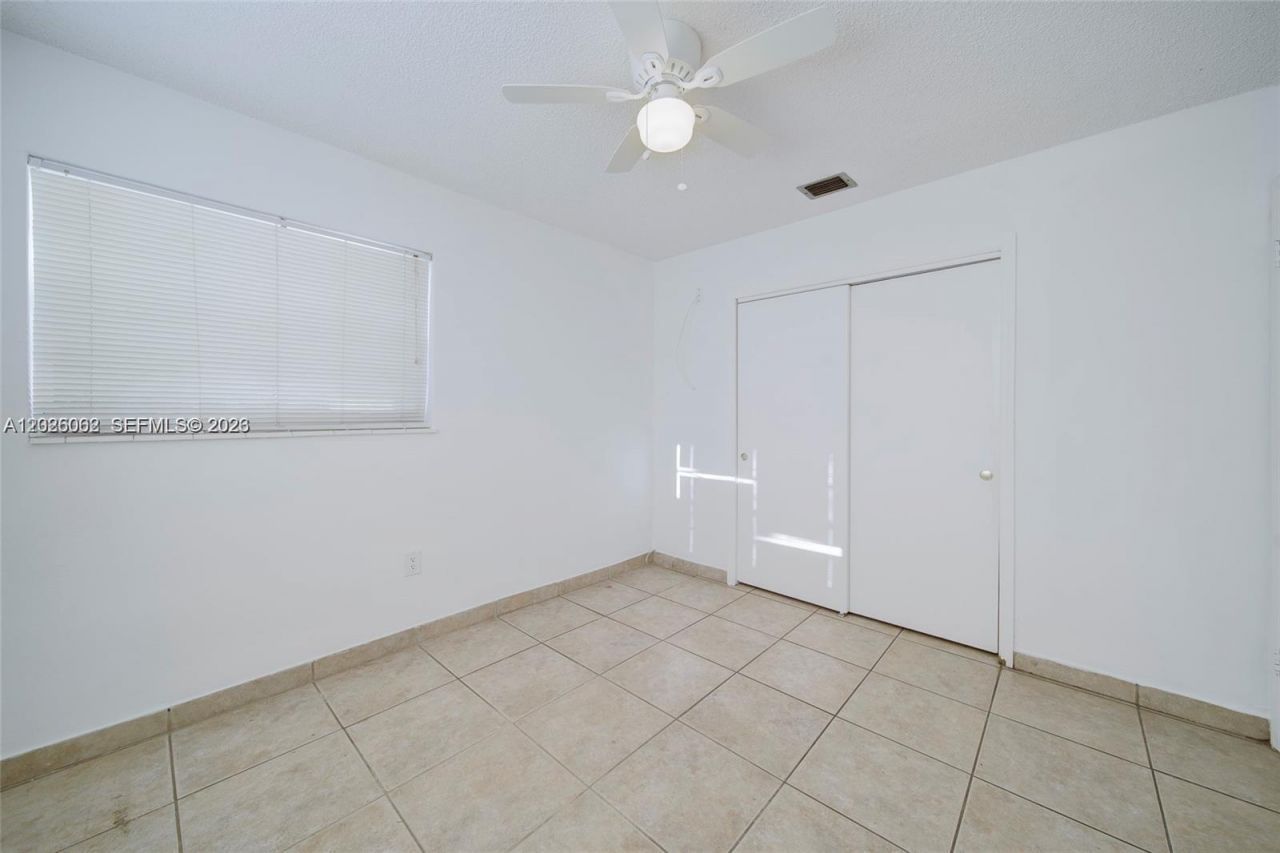 896 E 22nd St , Unit 898, Hialeah, FL 33013 Photo