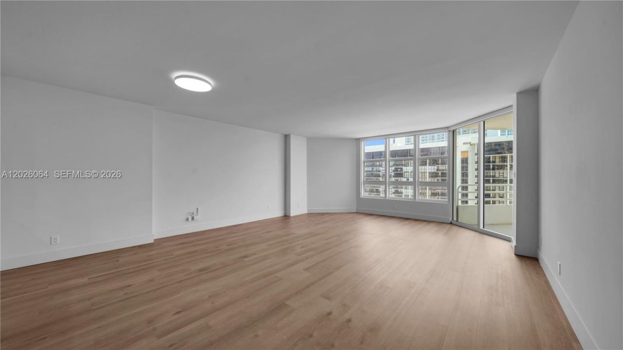 555 NE 34th St , Unit 1402, Miami, FL 33137 Photo