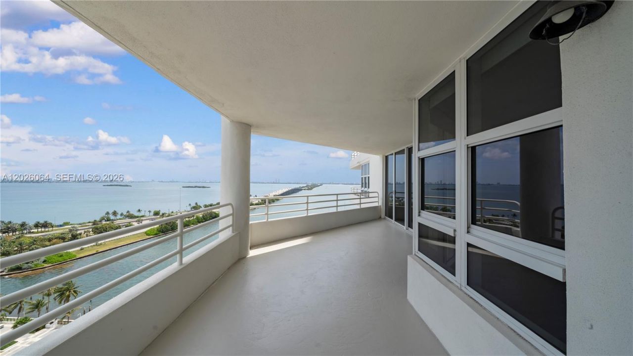 555 NE 34th St , Unit 1402, Miami, FL 33137 Photo