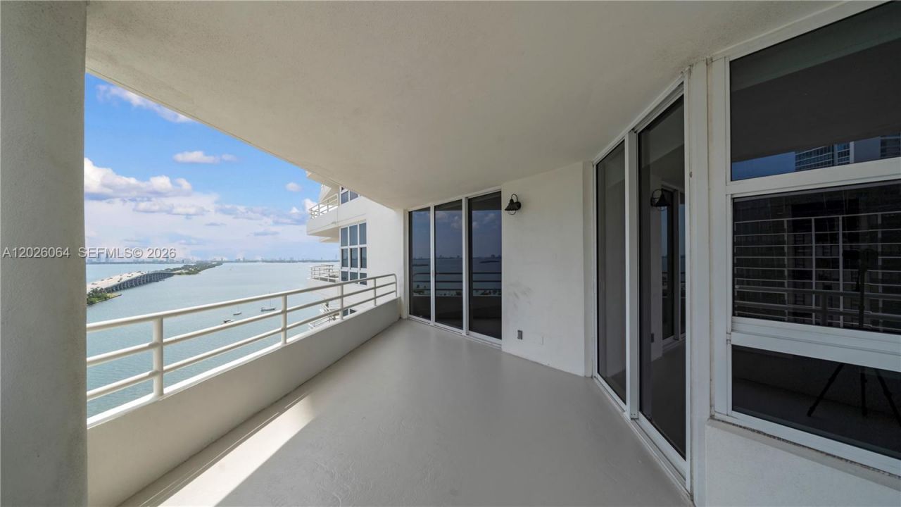 555 NE 34th St , Unit 1402, Miami, FL 33137 Photo