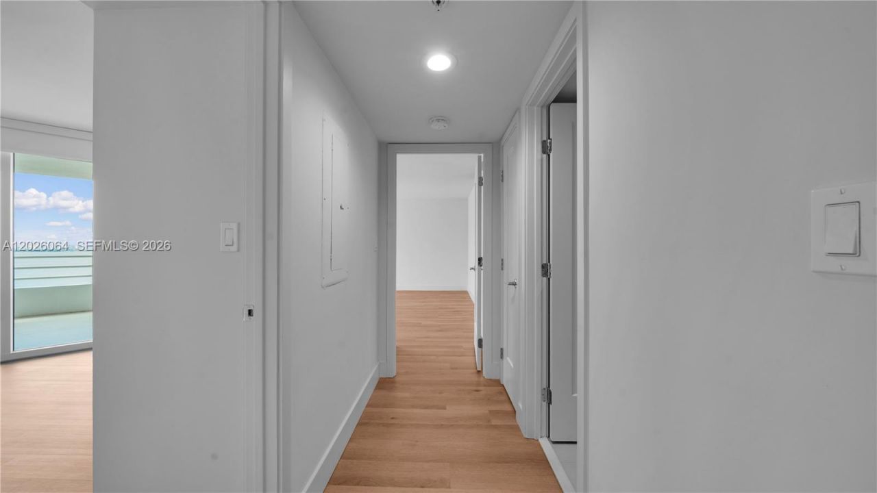 555 NE 34th St , Unit 1402, Miami, FL 33137 Photo