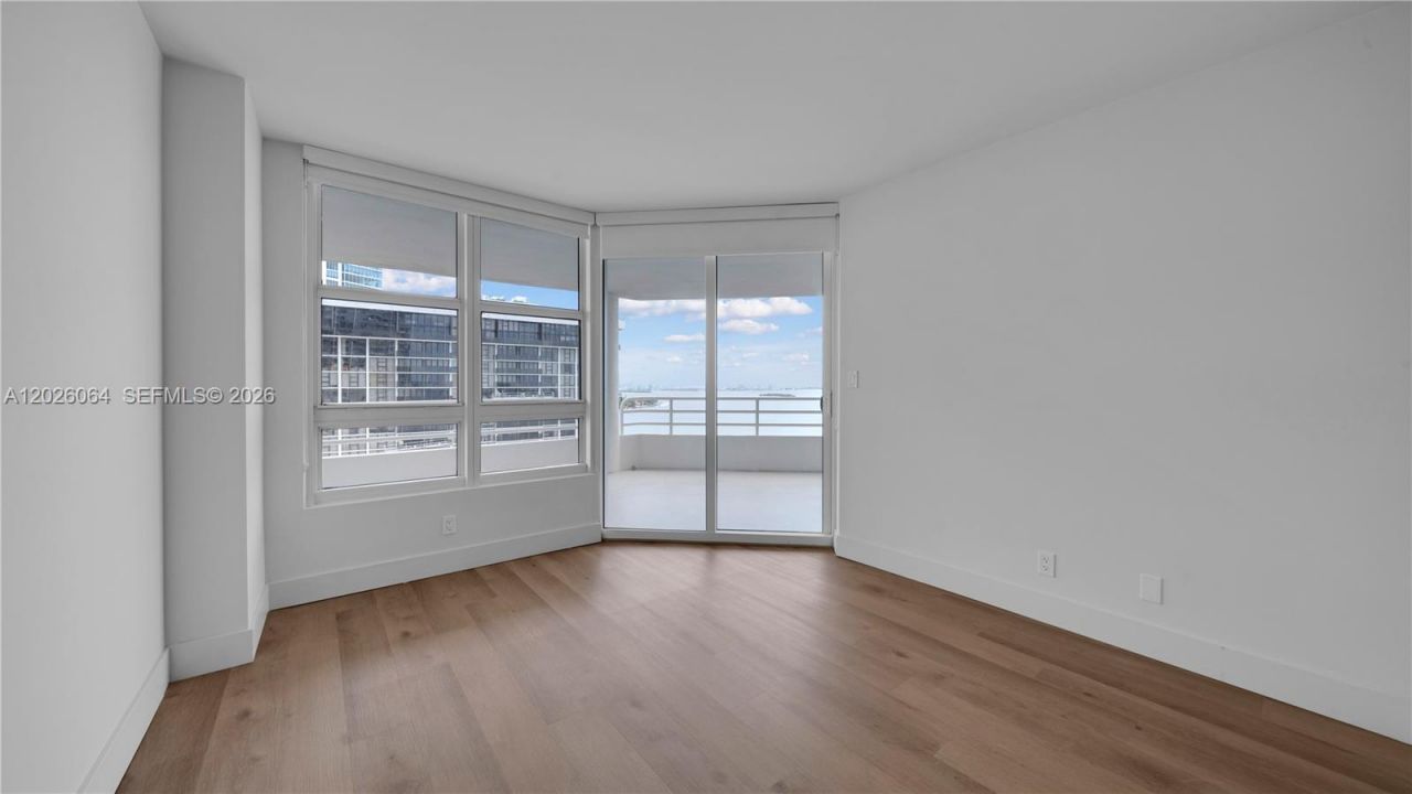 555 NE 34th St , Unit 1402, Miami, FL 33137 Photo