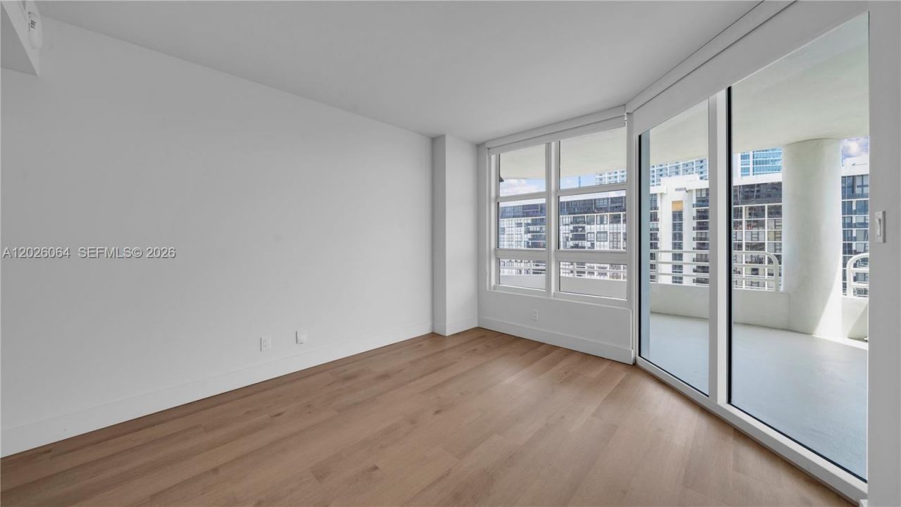 555 NE 34th St , Unit 1402, Miami, FL 33137 Photo
