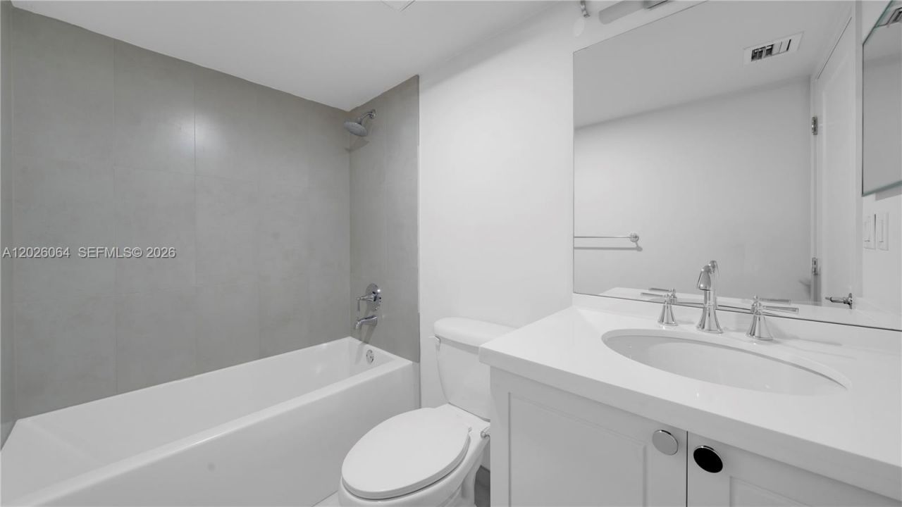 555 NE 34th St , Unit 1402, Miami, FL 33137 Photo
