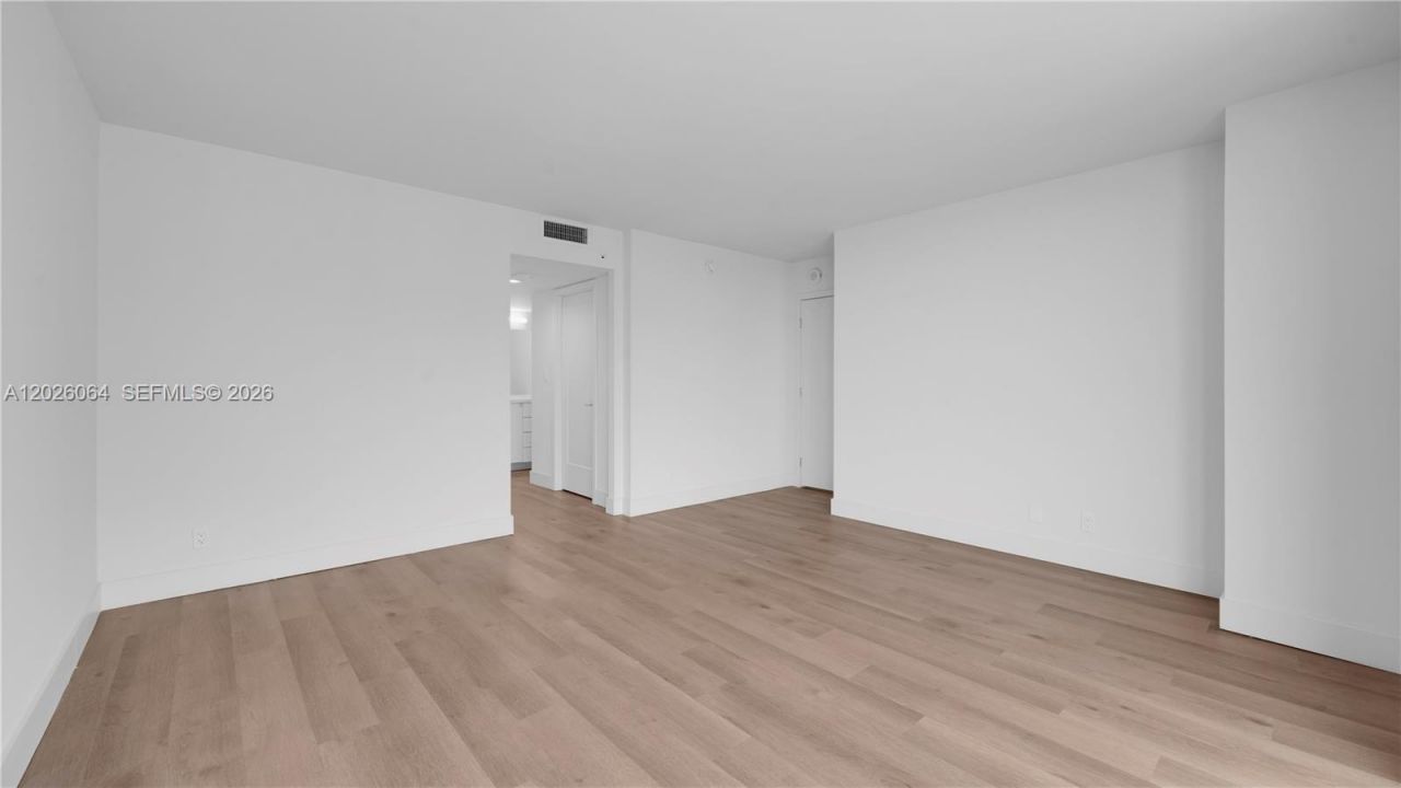 555 NE 34th St , Unit 1402, Miami, FL 33137 Photo