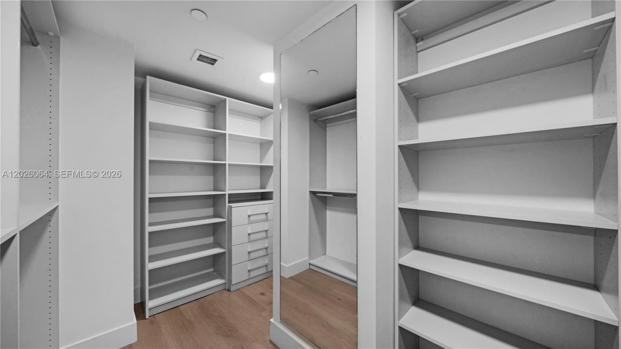 555 NE 34th St , Unit 1402, Miami, FL 33137 Photo
