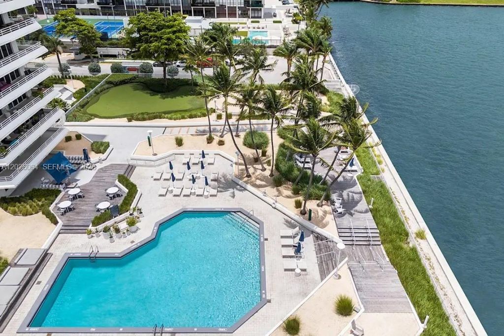 555 NE 34th St , Unit 1402, Miami, FL 33137 Photo