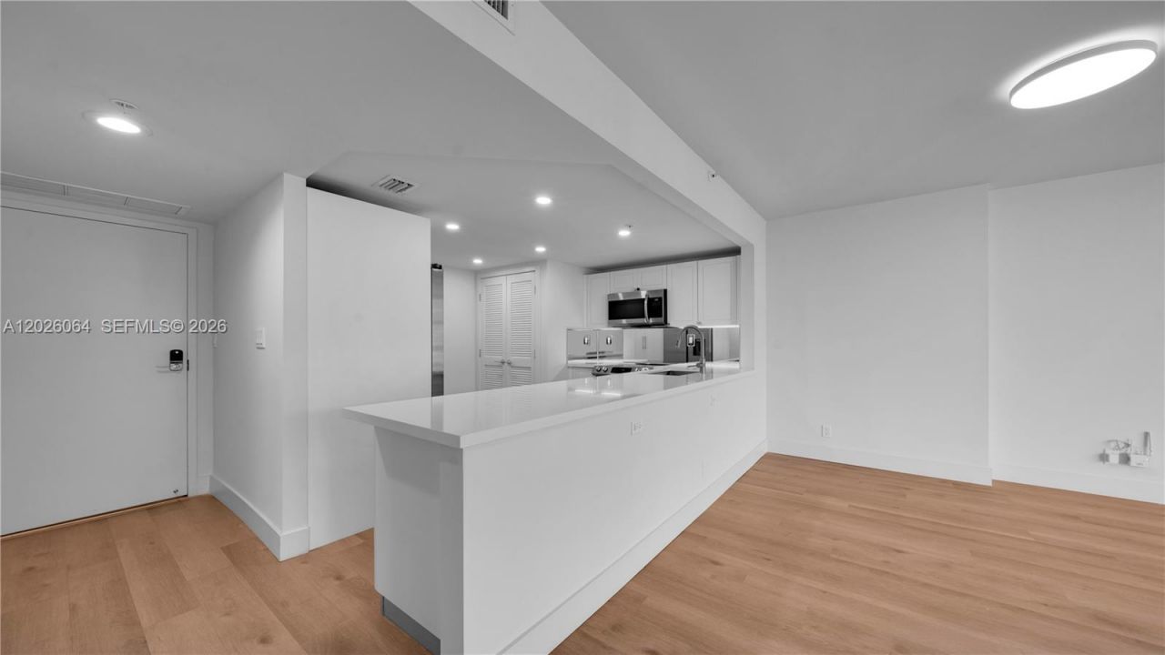 555 NE 34th St , Unit 1402, Miami, FL 33137 Photo