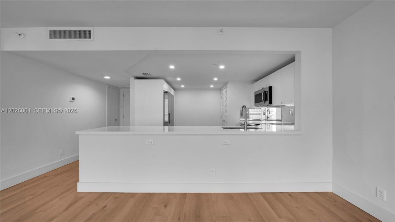 555 NE 34th St , Unit 1402, Miami, FL 33137 Photo